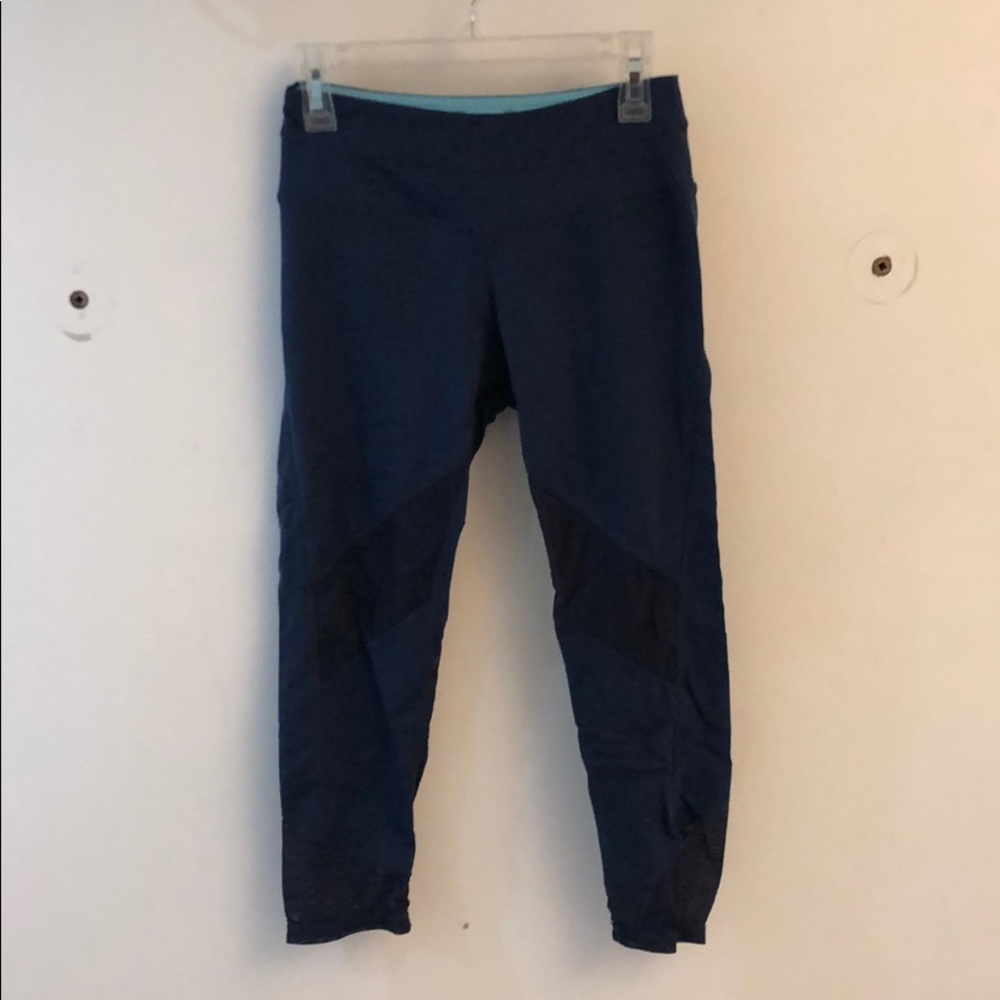 Navy blue cropped leggings